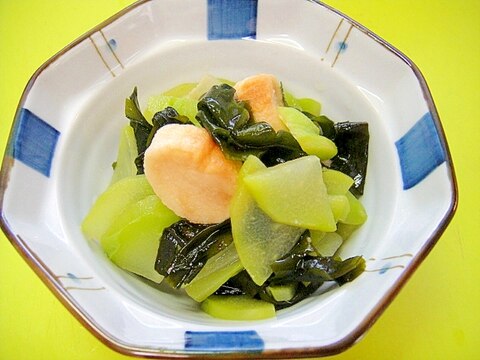 隼人瓜とワカメ焼き麩の酢の物